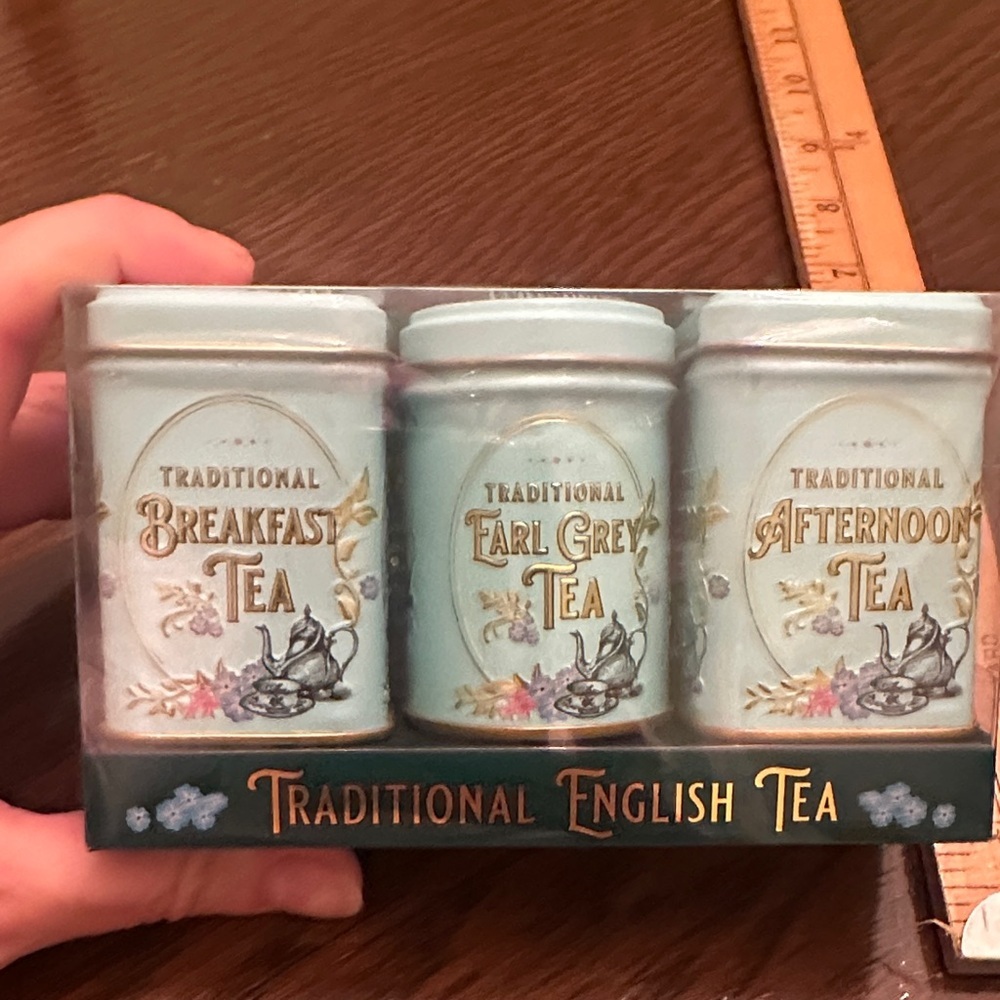 New English Teas set of 3 small tins
